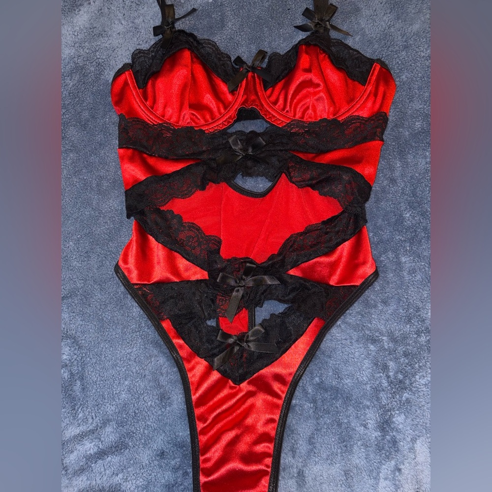 NWOT Fashion Nova Elegant Red and Black Lace Bodysuit - Picture 4 of 8